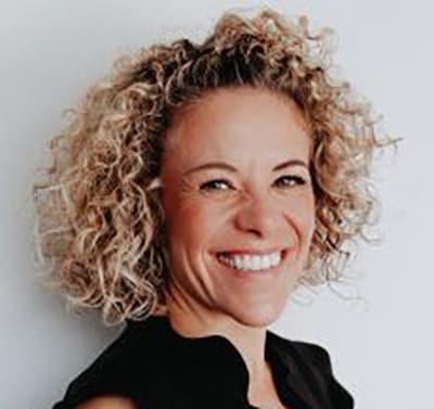 Portraitfoto von Claudia Schmidt-Schüller